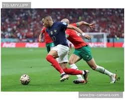 德布劳内想放铲断球， 结果被萨拉赫挑球过掉直奔替补席[2...6]